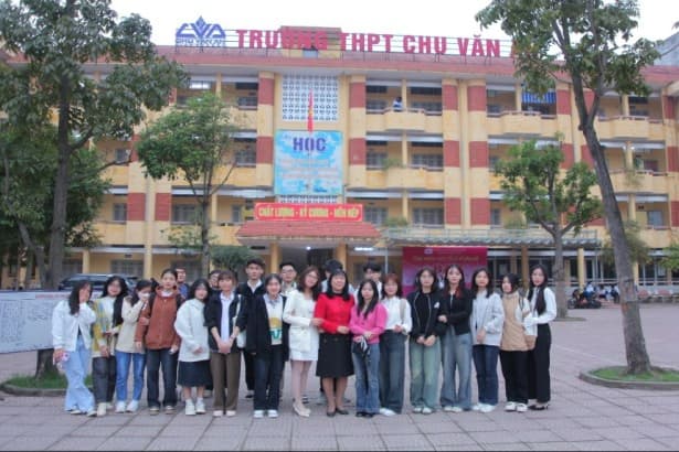 Sinh viên K13 - Khoa Toán và KHTN tích cực thực hiện các nội dung thực tế nghề nghiệp tại các trường thực hành