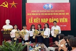 Lễ Kết nạp đảng viên mới cho 5 sinh viên ưu tú của Chi bộ Khoa Toán và Khoa học Tự nhiên