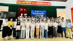 Khoa Công nghệ thông tin chào đón tân sinh viên K15