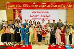 Trường Đại học Hải Dương tổ chức buổi gặp mặt chia tay đồng chí  Nguyễn Xuân Hùng - Phó Giám đốc Trung tâm Tin học - Ngoại ngữ  nghỉ hưu theo chế độ