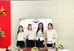 Chi bộ khoa Kinh tế - Quản trị tổ chức lễ kết nạp đảng viên mới