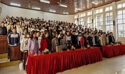 Sinh viên Khoa Công nghệ thông tin - Trường Đại học Hải Dương tham gia lớp bồi dưỡng nhận thức về Đảng dành cho đối tượng kết nạp Đảng đợt 1/2025