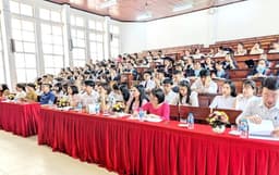 Sinh viên Khoa Kỹ thuật và Công nghệ được Nhà trường, Doanh nghiệp, Đoàn Thanh niên Cộng sản Hồ Chí Minh trao tặng học bổng