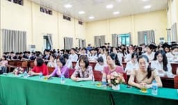 Sinh viên Khoa Kỹ thuật và Công nghệ nhận bằng tốt nghiệp và học bổng “Thịnh trí thành tài” năm 2024