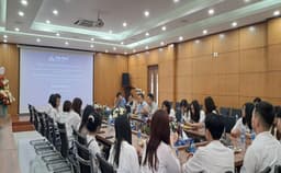 Sinh viên ngành Ngôn ngữ Anh với hoạt động trải nghiệm thực tế tại doanh nghiệp