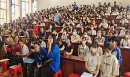 Khoa Ngữ văn và Khoa học xã hội chào đón tân sinh viên khóa 14 (2024 - 2028) nhập học