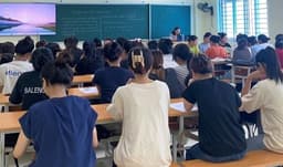 Sinh viên Khoa Giáo dục Tiểu học khởi động năm học mới với tinh thần học tập hăng say, phấn khởi