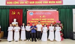 Sinh viên Khoa Giáo dục Tiểu học vinh dự nhận học bổng khuyến khích học tập do Trường Đại học Hải Dương trao tặng