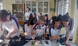 Sinh viên K14 Sư phạm Khoa học Tự nhiên - Trường Đại học Hải Dương hăng say thực hành - thí nghiệm, tích cực rèn luyện nghiệp vụ