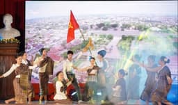 Lưu học sinh nước CHDCND Lào giao lưu cùng sinh viên Việt Nam trong cuộc thi chung kết "Nét đẹp Đoàn viên" - Trường Đại học Hải Dương