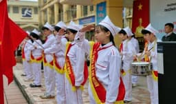 Trường THCS Chu Văn An tổ chức Lễ Chào cờ đầu tuần kết hợp hoạt động giới thiệu sách cho học sinh
