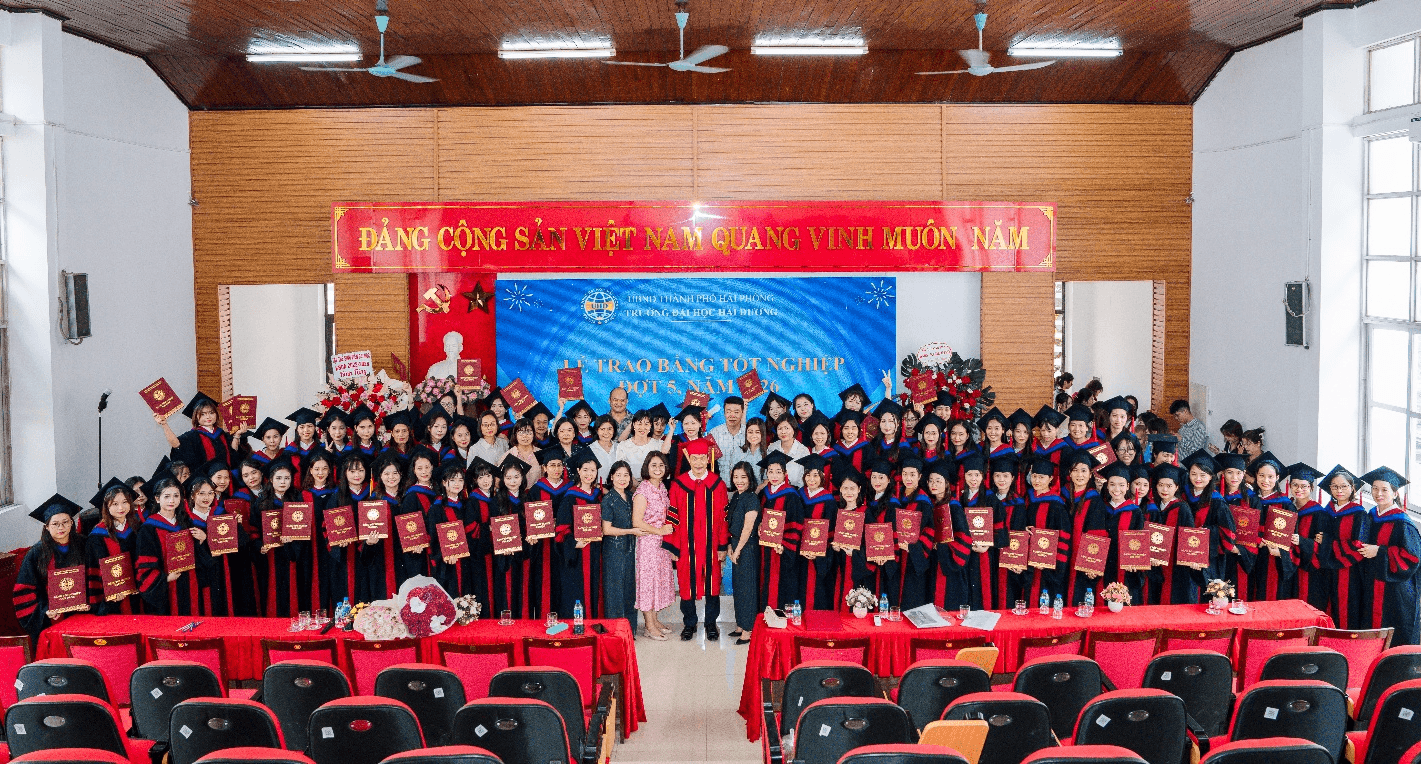 Lễ trao bằng tốt nghiệp đợt 5, năm 2026